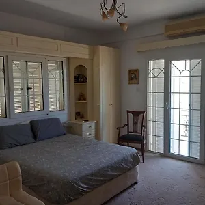 https://vasilis-house.protaras-cy-hotels.com